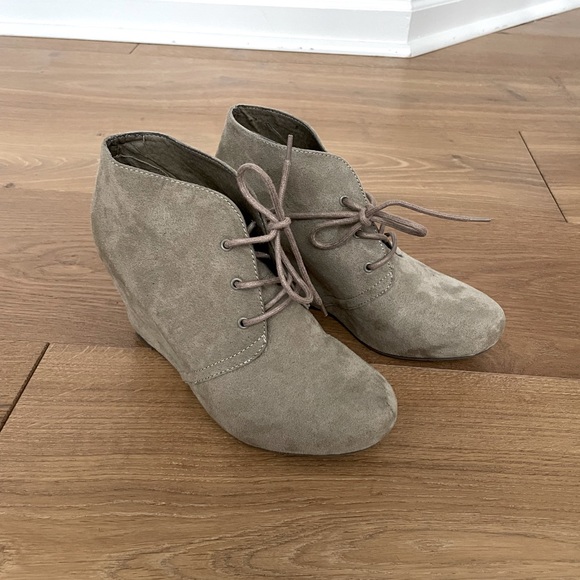 Shoes - Light brown Suede Wedge 7.5 tie  up boot look heel